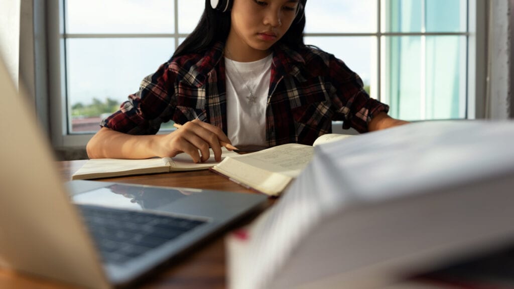 How Supporting Teachers Contributes to Your Child's Education