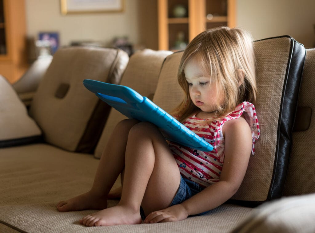 Parenting Tips: The Benefits Of Taking A Minimalist Approach To Technology